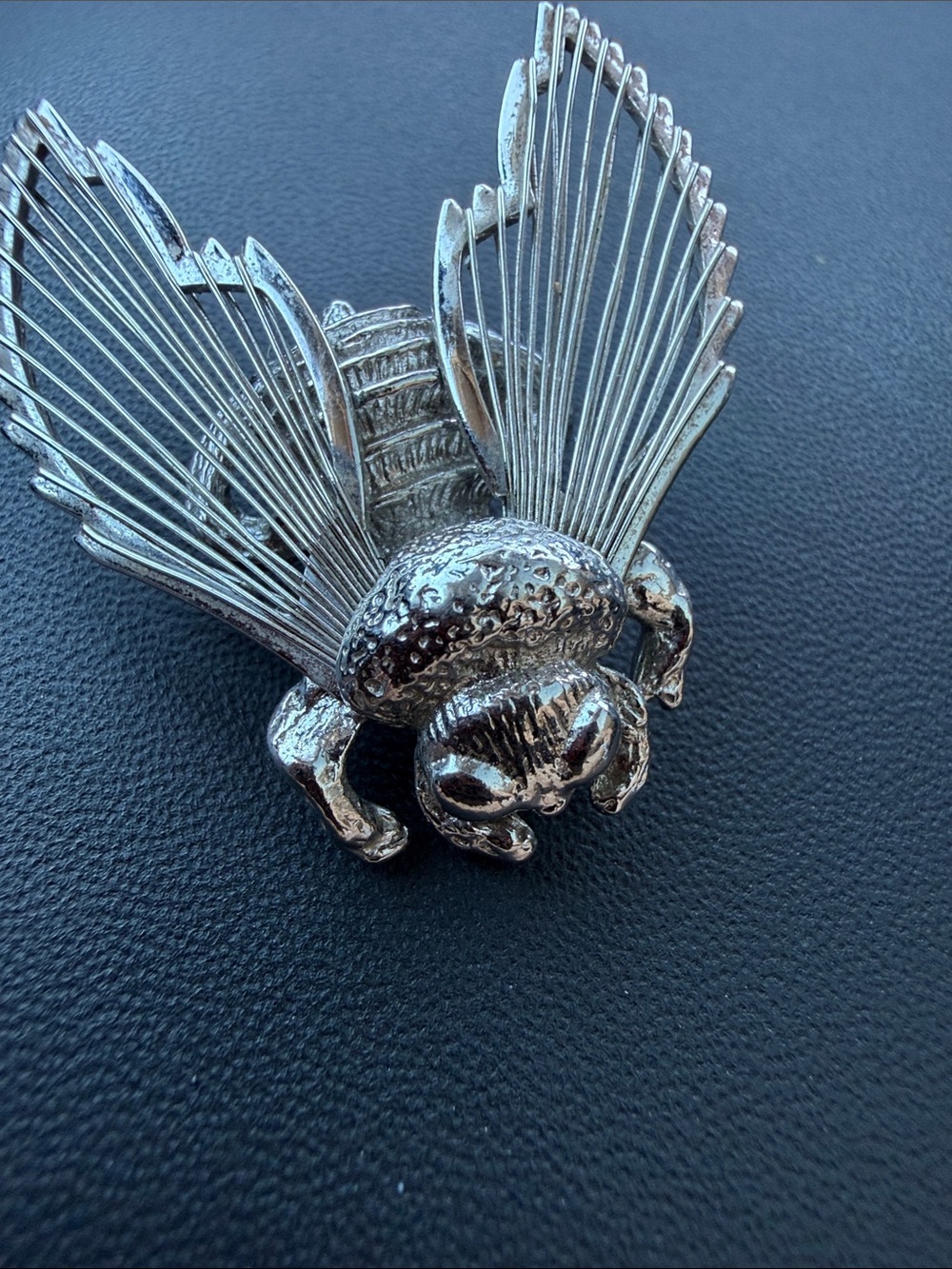 Mone Bubble Bee Brooch Silver